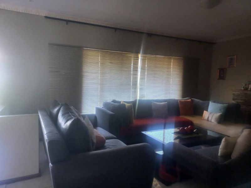 Family Home For Sale in Pelham Pietermaritzburg KwaZulu Natal - Photo 8