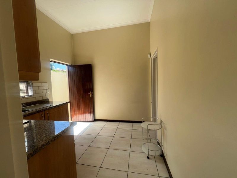 1 Bed Studio Apartment To Rent in Bryanston, Sandton - Photo 4