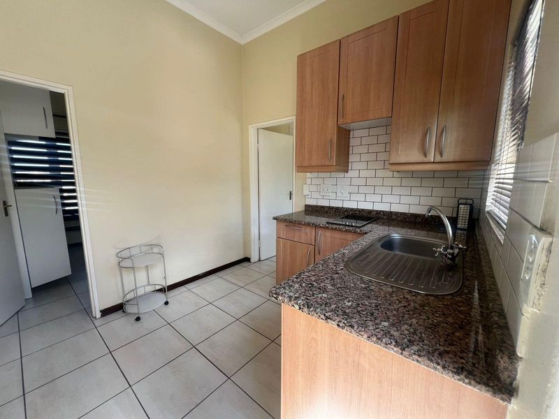 1 Bed Studio Apartment To Rent in Bryanston, Sandton - Photo 2