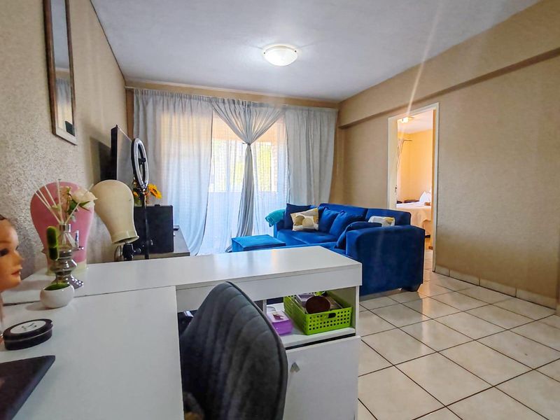 2 Bedroom Apartment For Sale in Wilro Park, Roodepoort - Photo 10