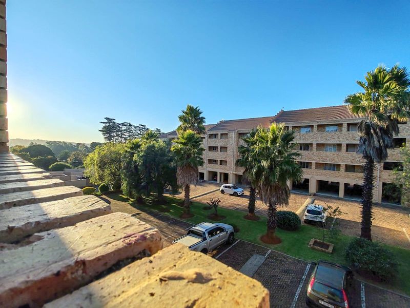 2 Bedroom Apartment For Sale in Wilro Park, Roodepoort - Photo 8