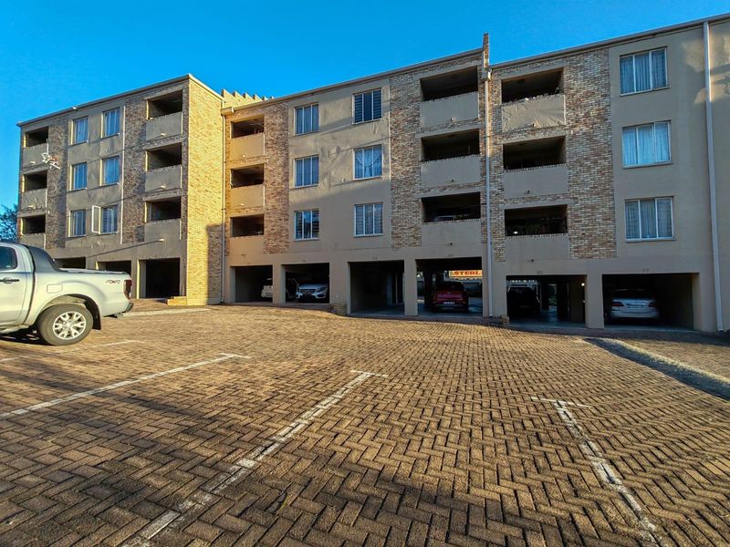 2 Bedroom Apartment For Sale in Wilro Park, Roodepoort - Photo 1