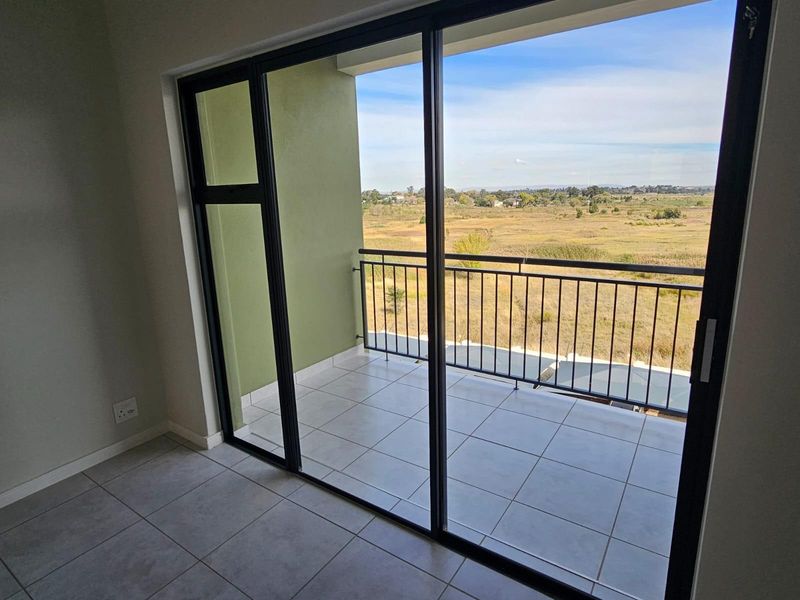 3 bed 2 bath Apartment To Rent at Greenpark, Boksburg - Photo 3