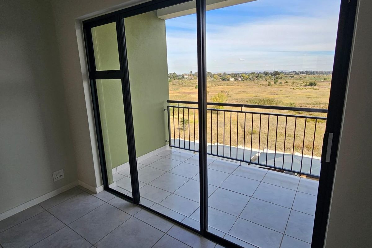 3 bed 2 bath Apartment To Rent at Greenpark, Boksburg - Photo 3