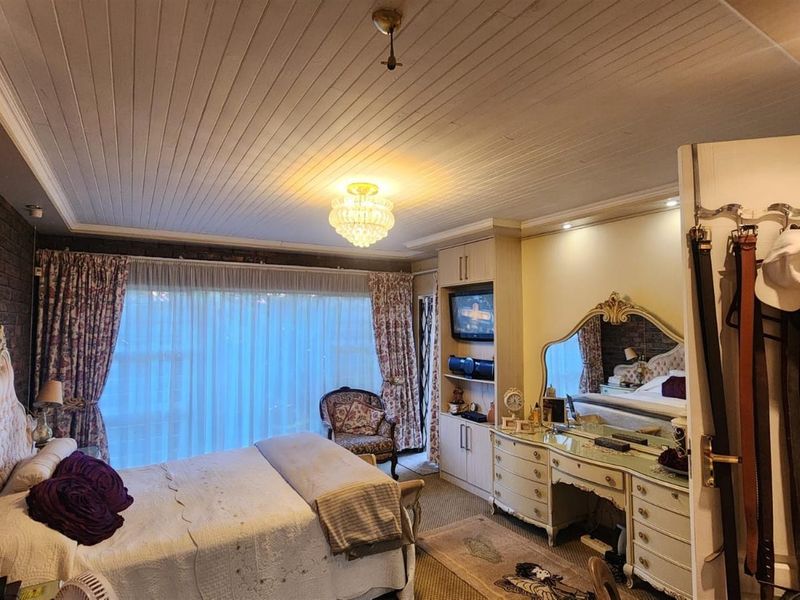 3 bedroom 2 bathroom house in Gated community - Springs - Photo 5