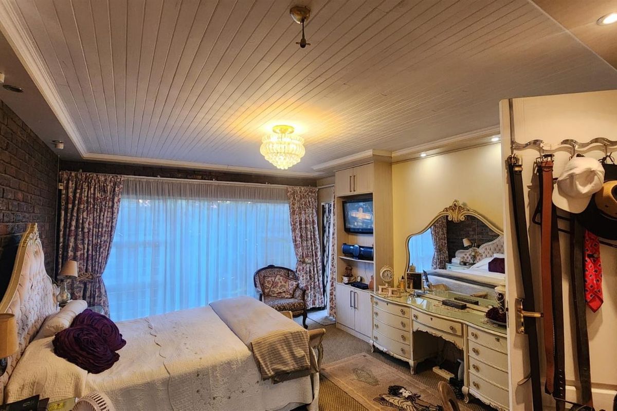 3 bedroom 2 bathroom house in Gated community - Springs - Photo 5