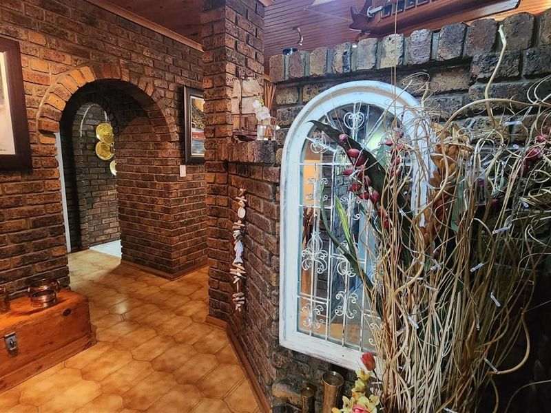 3 bedroom 2 bathroom house in Gated community - Springs - Photo 3