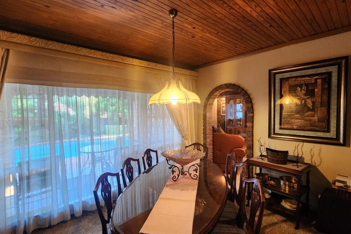 3 bedroom 2 bathroom house in Gated community - Springs - Photo 4