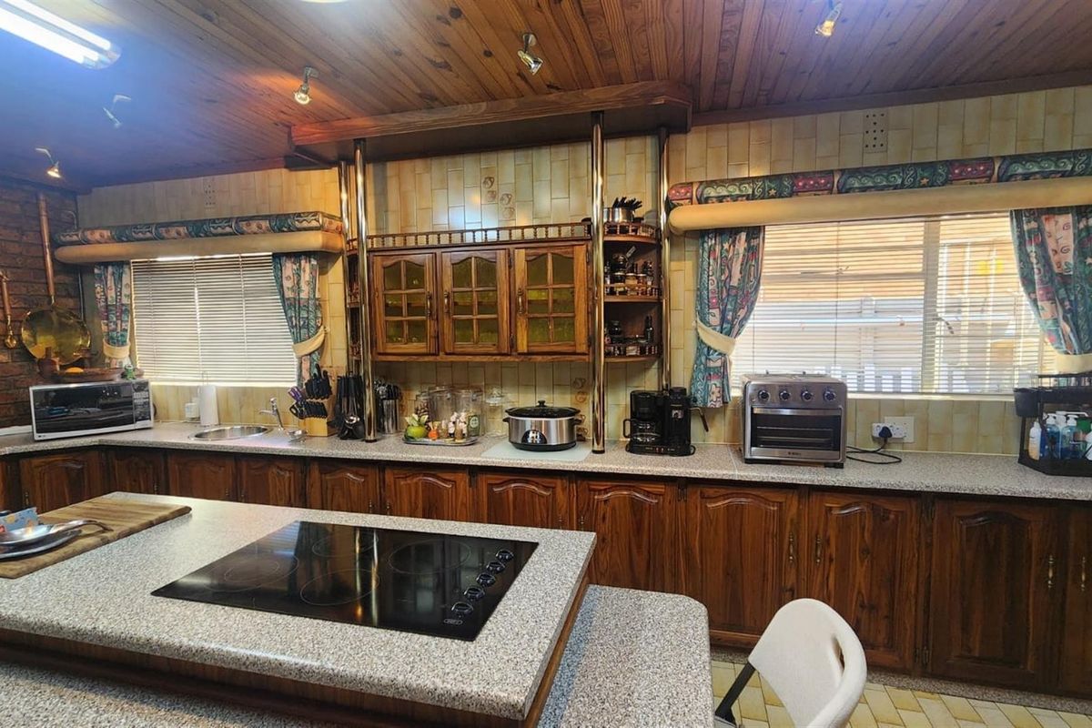 3 bedroom 2 bathroom house in Gated community - Springs - Photo 2