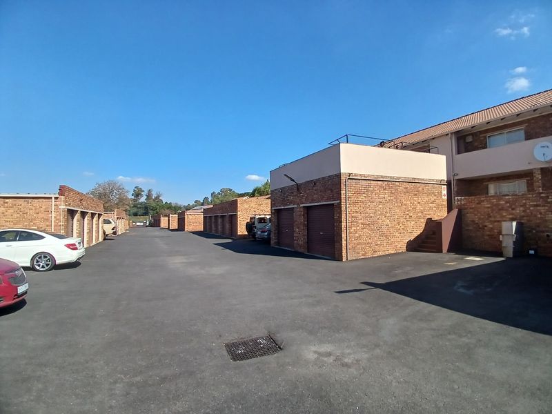 Townhouse For Sale in Terenure, Kempton Park - Photo 1