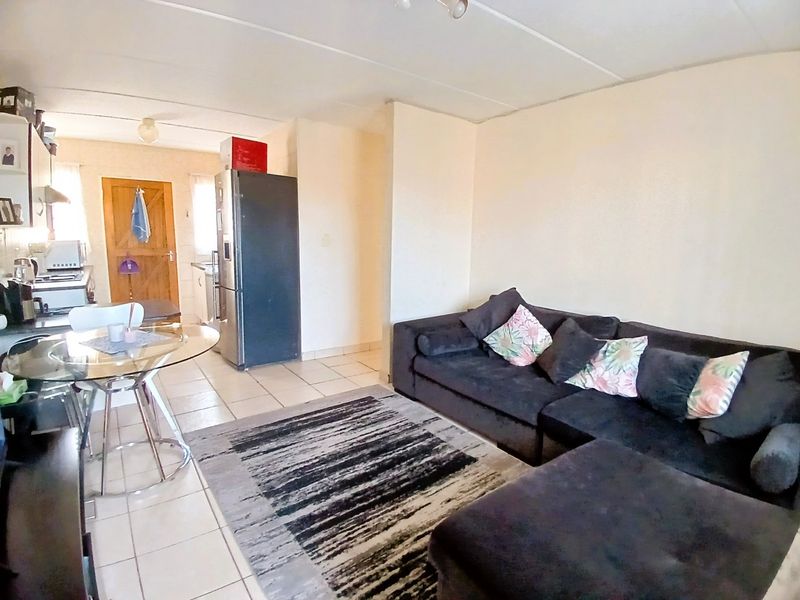 Townhouse For Sale in Terenure, Kempton Park - Photo 7