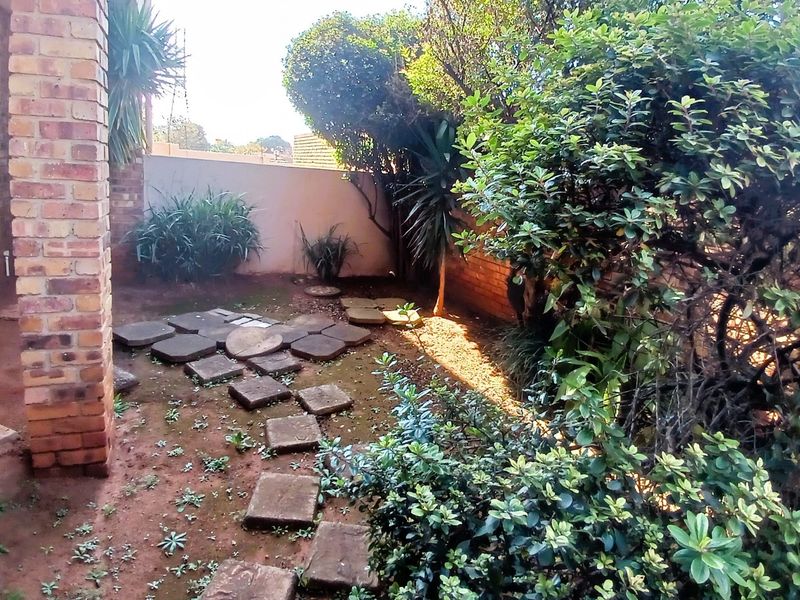 Townhouse For Sale in Terenure, Kempton Park - Photo 6