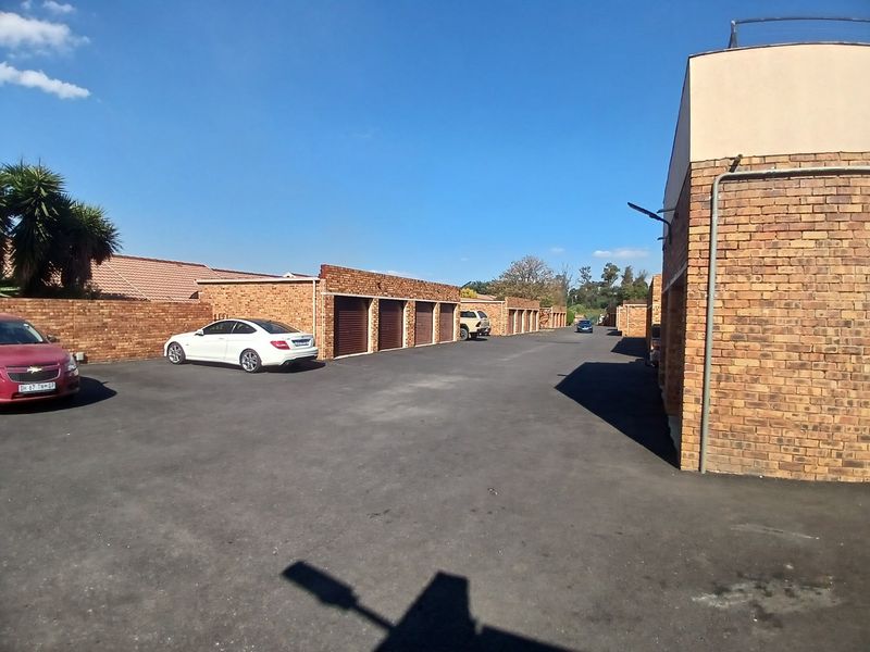 Townhouse For Sale in Terenure, Kempton Park - Photo 3