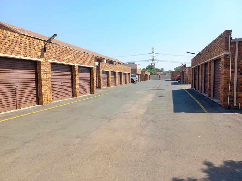 Townhouse For Sale in Terenure, Kempton Park - Photo 4