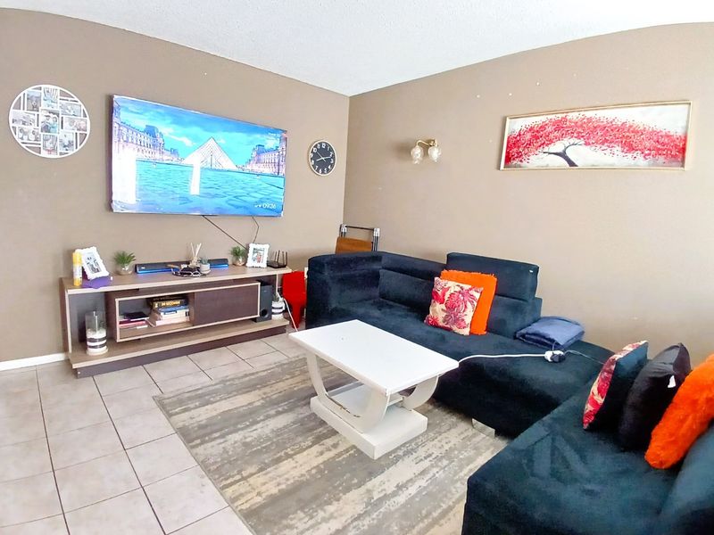 Townhouse For Sale in Birchleigh, Kempton Park - Photo 2