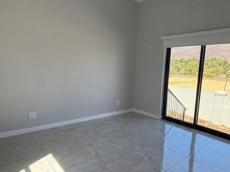 Modern Luxury and Mountain Views Gem in Paarl South - Photo 7