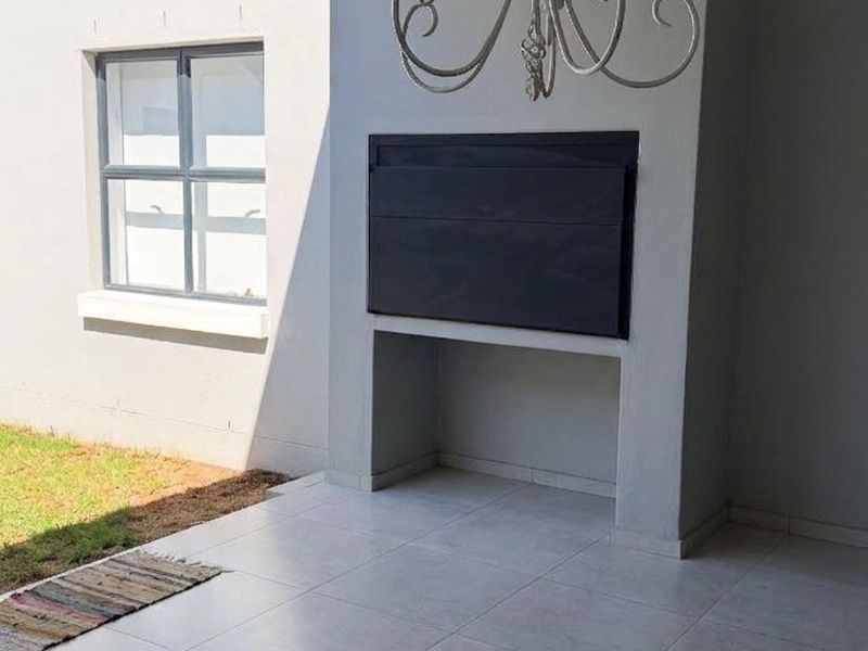 Modern Luxury and Mountain Views Gem in Paarl South - Photo 6