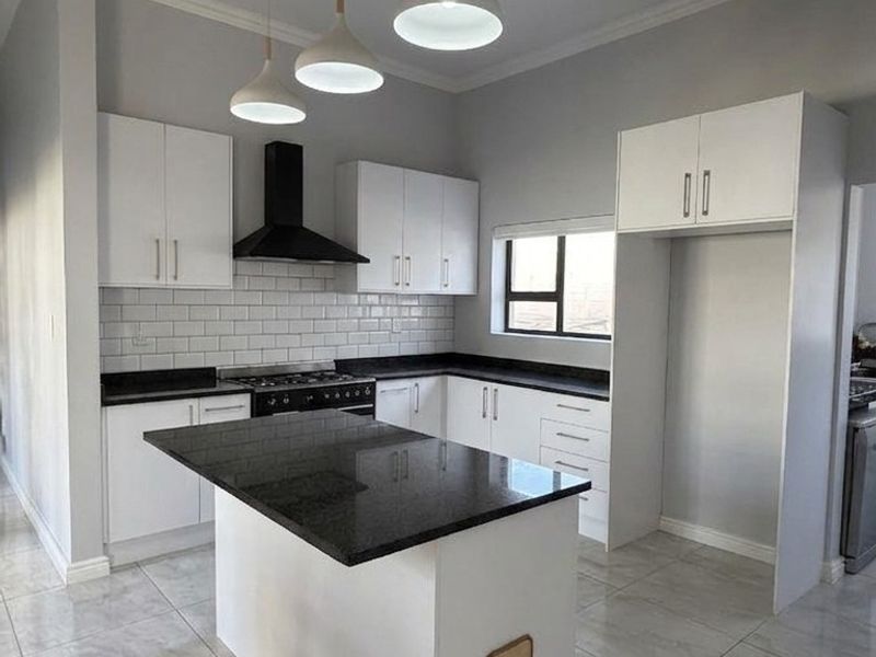 Modern Luxury and Mountain Views Gem in Paarl South - Photo 4