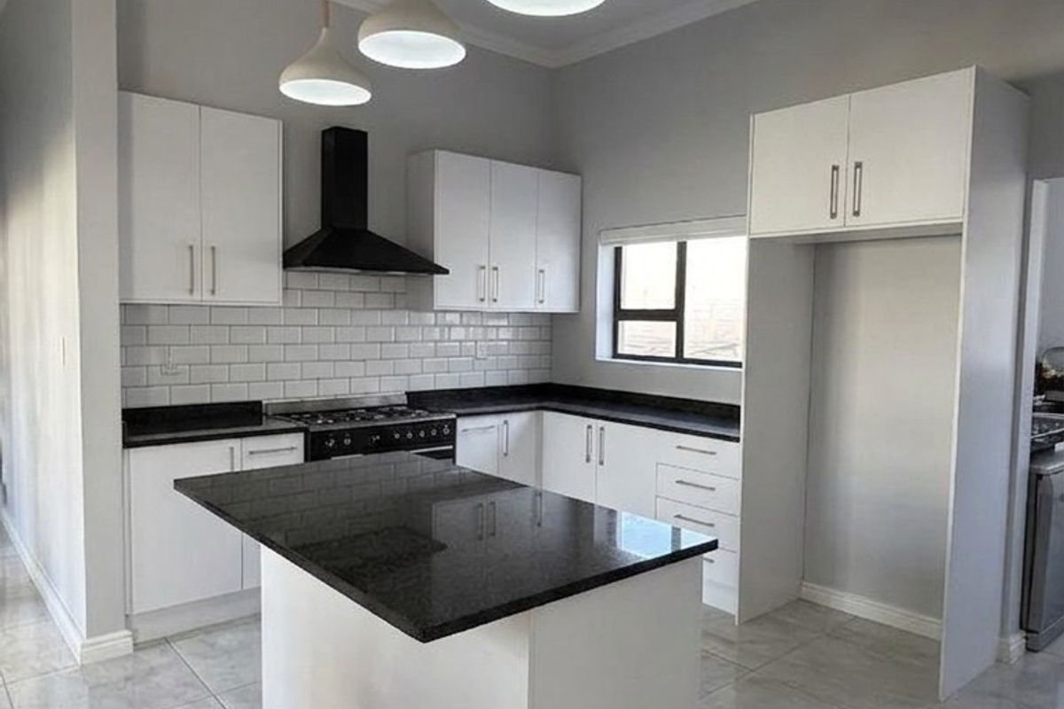 Modern Luxury and Mountain Views Gem in Paarl South - Photo 4