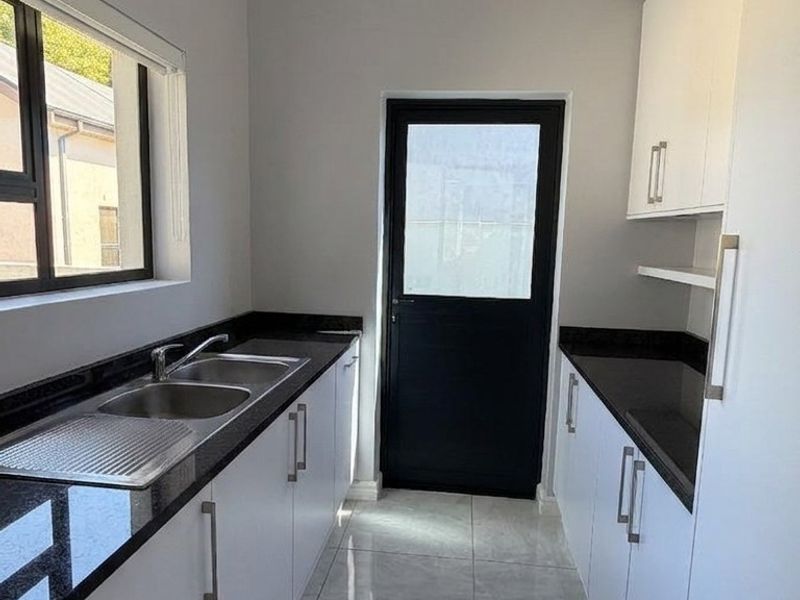 Modern Luxury and Mountain Views Gem in Paarl South - Photo 5