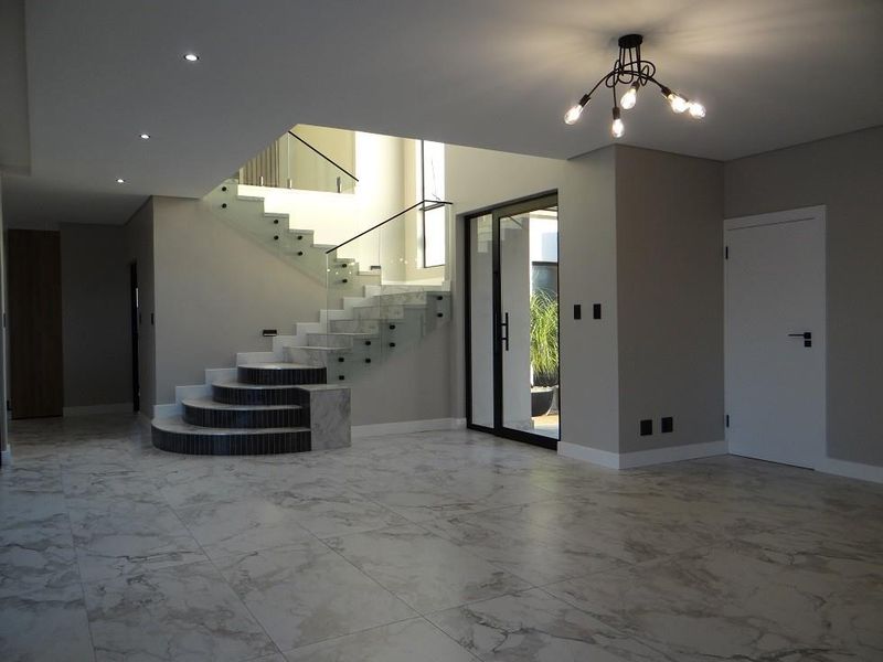 5 Bedroom House For Sale in Midstream Heights, Midstream Estate, Centurion - Photo 3