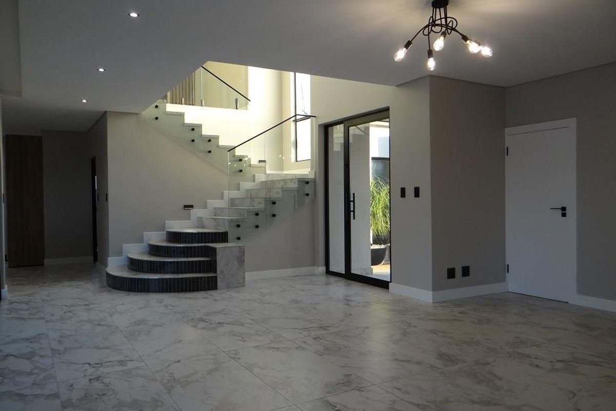 5 Bedroom House For Sale in Midstream Heights, Midstream Estate, Centurion - Photo 3