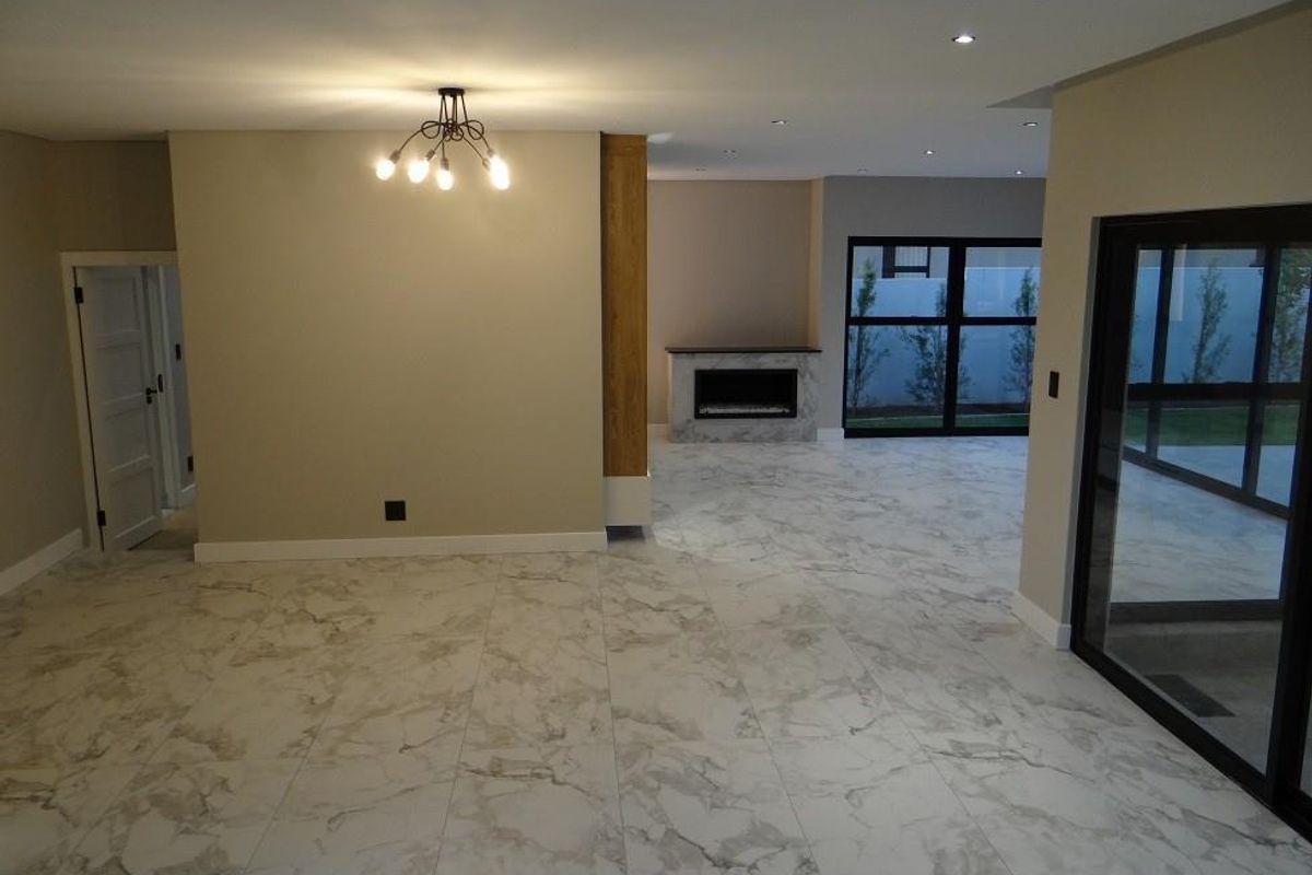 5 Bedroom House For Sale in Midstream Heights, Midstream Estate, Centurion - Photo 4