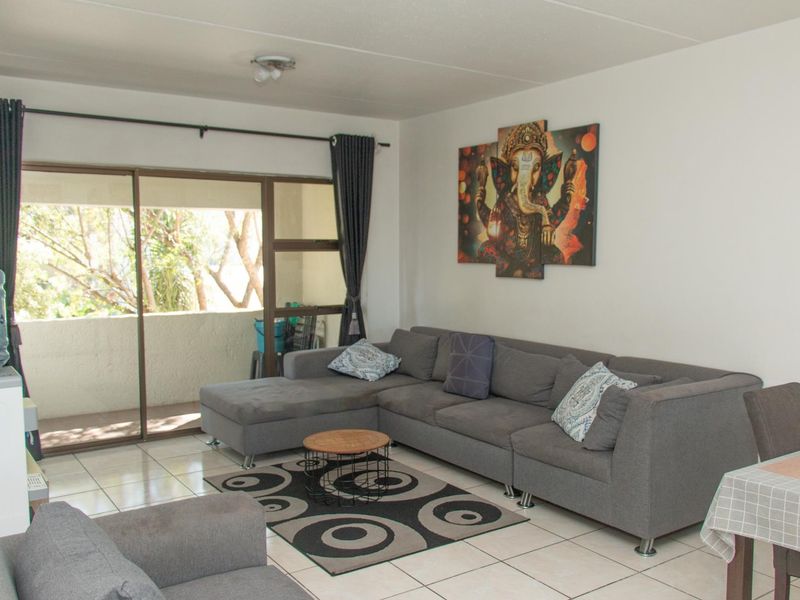 Stylish Gem in Vorna Valley, Minutes from Mall of Africa - Photo 5