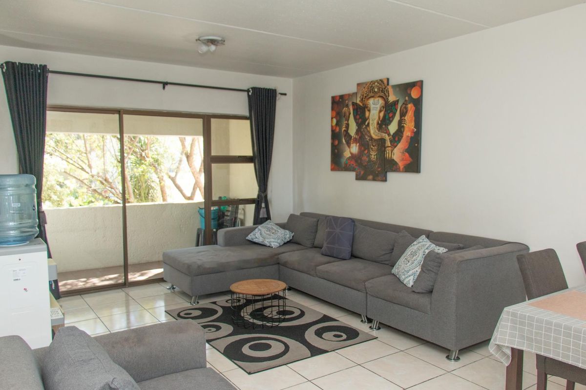 Stylish Gem in Vorna Valley, Minutes from Mall of Africa - Photo 5