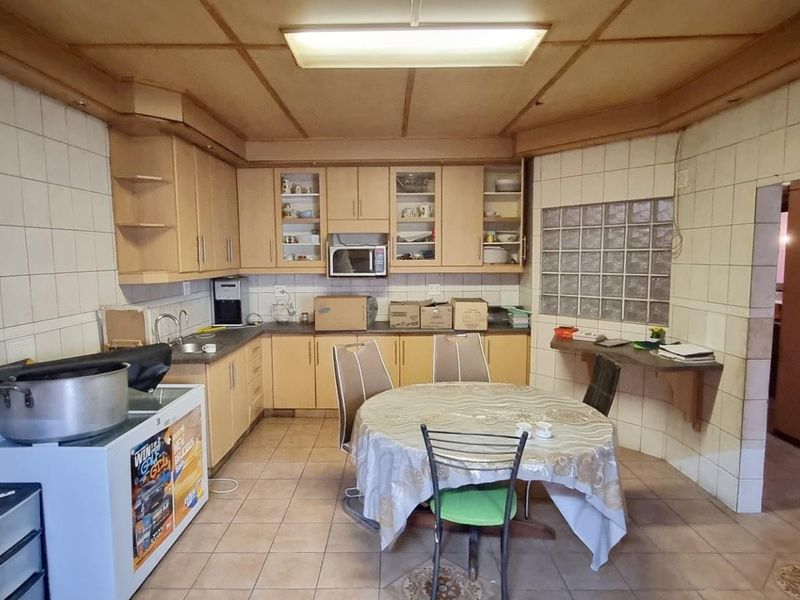 Large Standalone Institutional / Office Property with Multiple Rooms with Parking - Photo 9