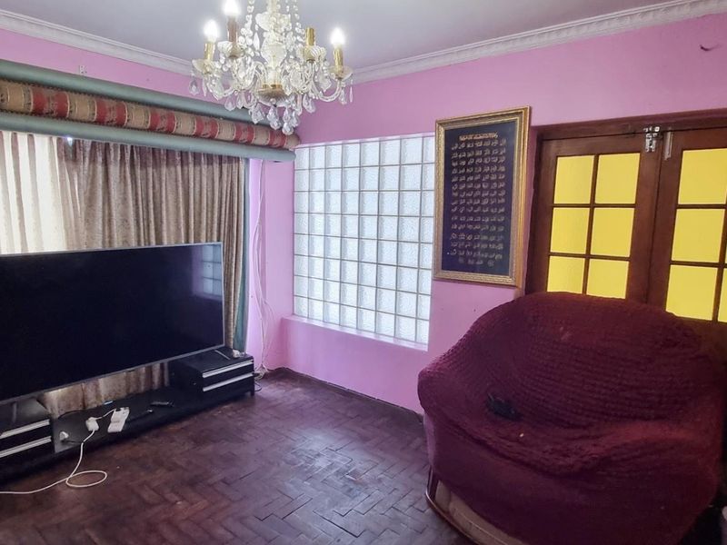 Large Standalone Institutional / Office Property with Multiple Rooms with Parking - Photo 2