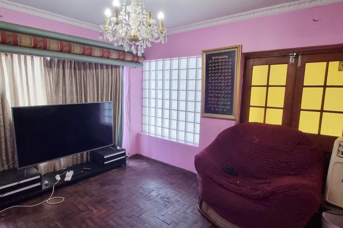 Large Standalone Institutional / Office Property with Multiple Rooms with Parking - Photo 2
