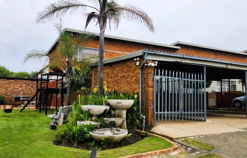 Townhouse For Sale in Birchleigh, Kempton Park