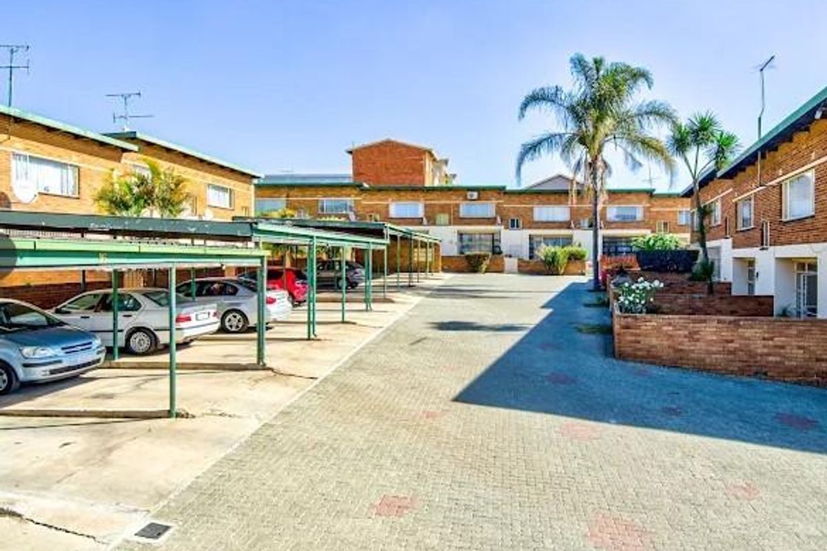 Townhouse For Sale in Birchleigh, Kempton Park - Photo 3