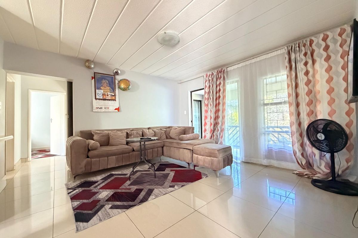 Apartment For Sale in Morningside, Sandton - Photo 2
