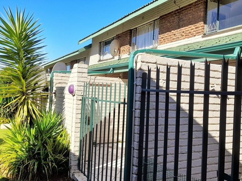 Townhouse For Sale in Birchleigh, Kempton Park - Photo 3