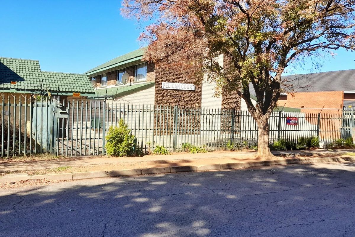 Townhouse For Sale in Birchleigh, Kempton Park - Photo 2