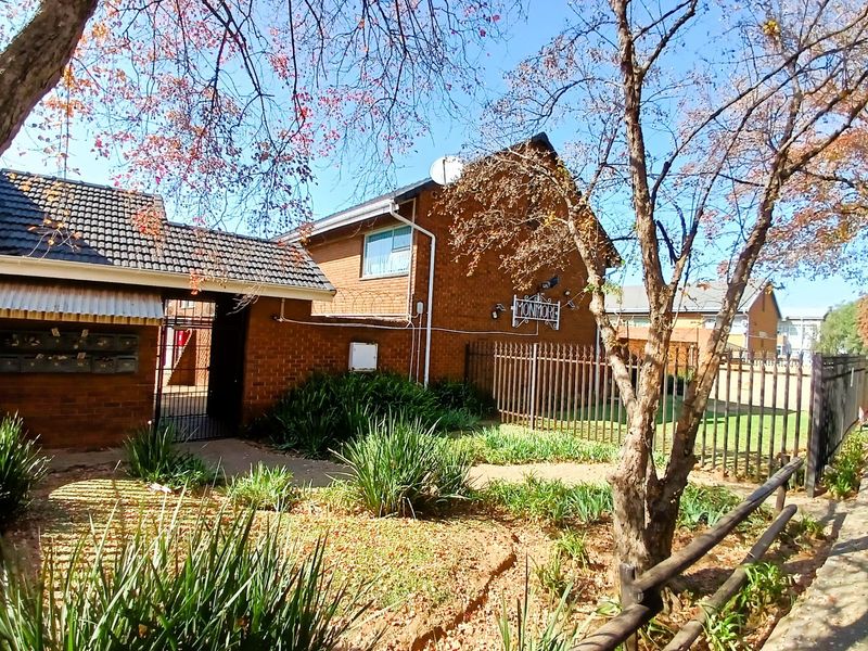Townhouse For Sale in Birchleigh, Kempton Park - Photo 1
