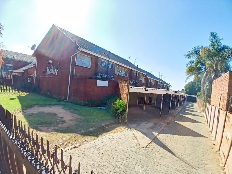 Townhouse For Sale in Birchleigh, Kempton Park - Photo 2