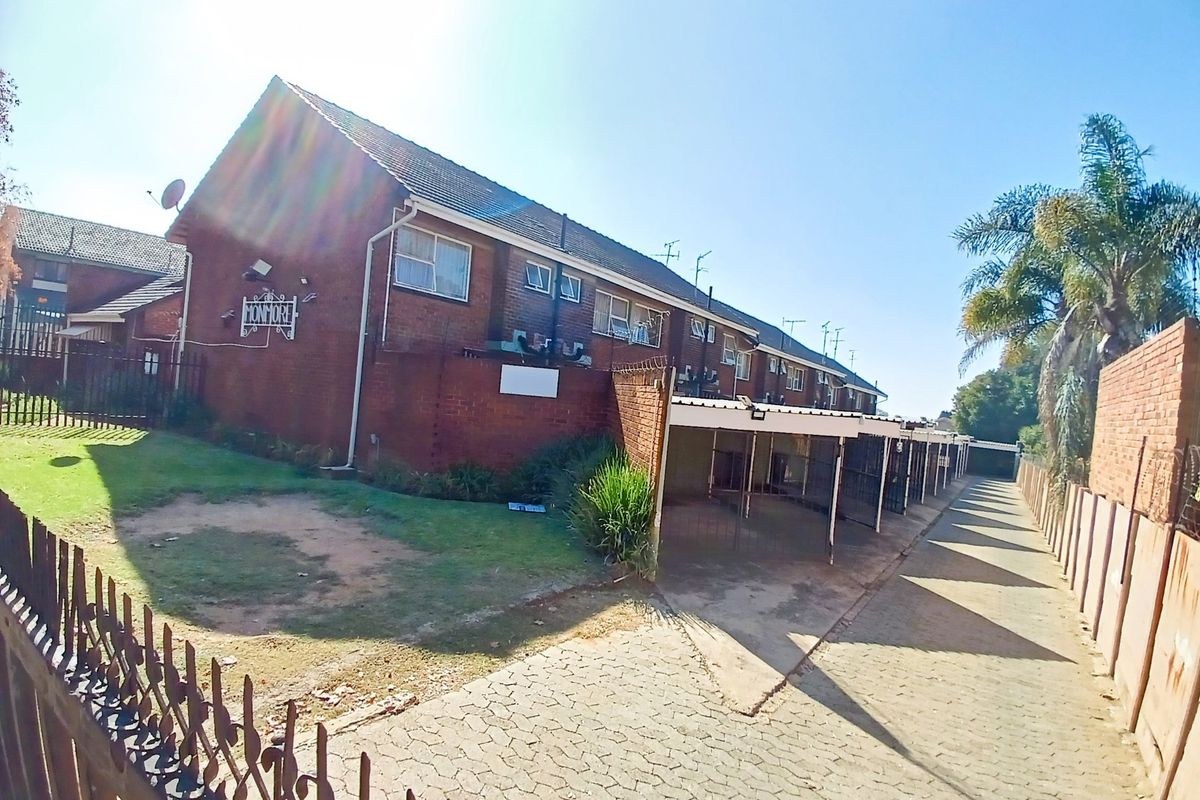 Townhouse For Sale in Birchleigh, Kempton Park - Photo 2