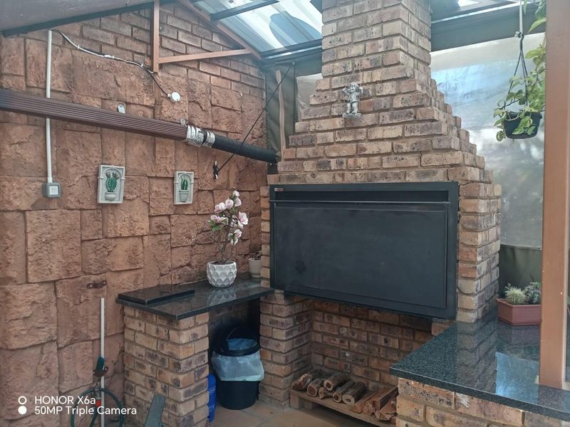3 bedroom duet in Ninapark for sale - Photo 2