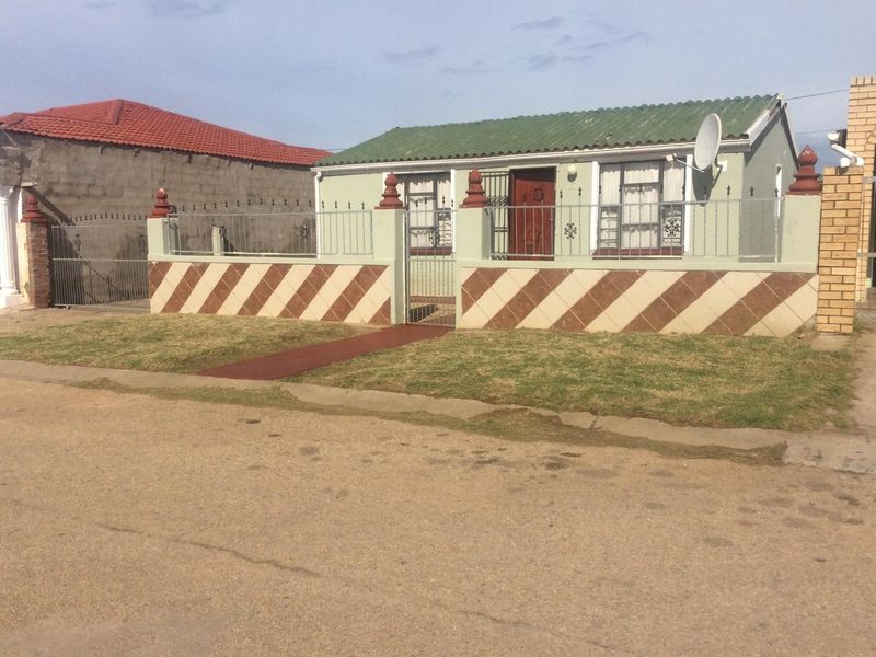 Priced to Sell | Listed by Danté Koen and Ludumo Hempe, eXp Realty - Photo 3