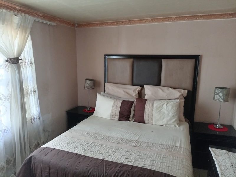 House For Sale in Zola, Soweto - Photo 2
