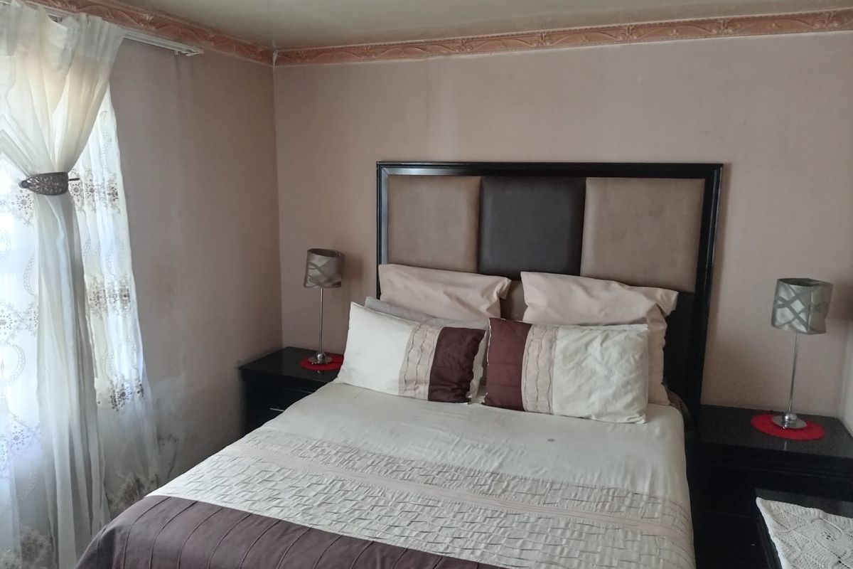House For Sale in Zola, Soweto - Photo 2