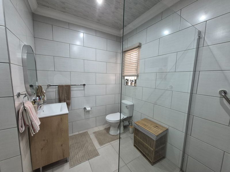 House Under Offer in Kranspoort Middelburg - Photo 8