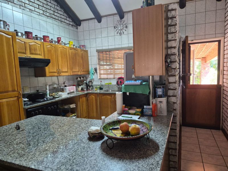 House Under Offer in Kranspoort Middelburg - Photo 4
