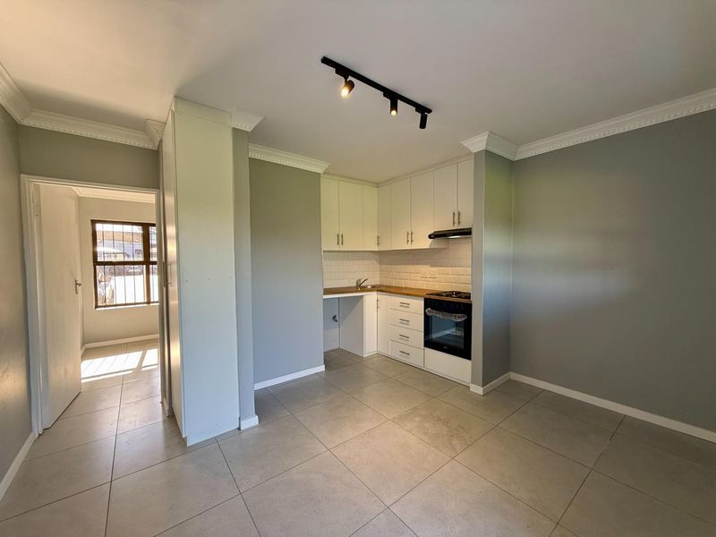TO RENT Secure one Bedroom ground floor Apartment - Photo 6