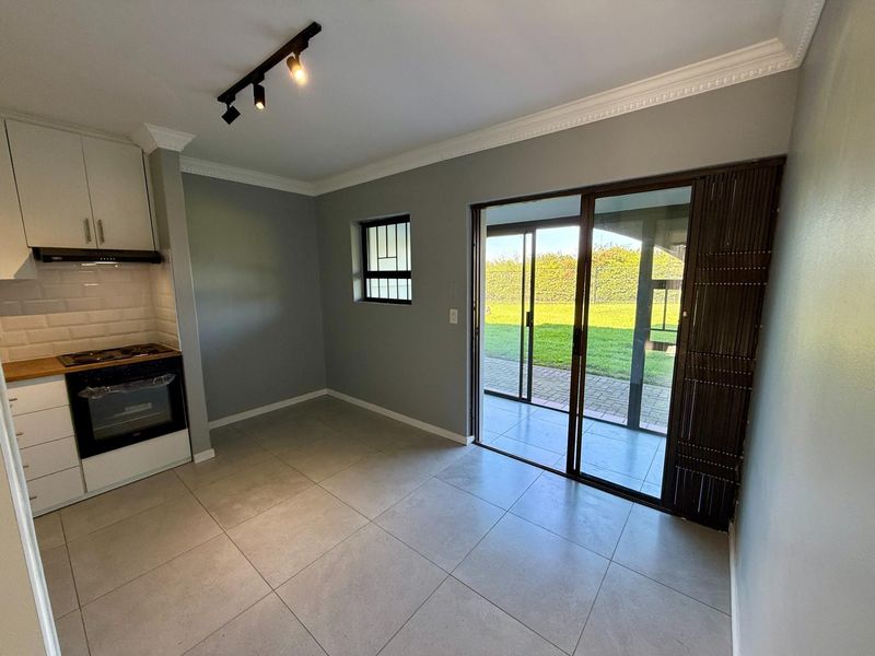 TO RENT Secure one Bedroom ground floor Apartment - Photo 1