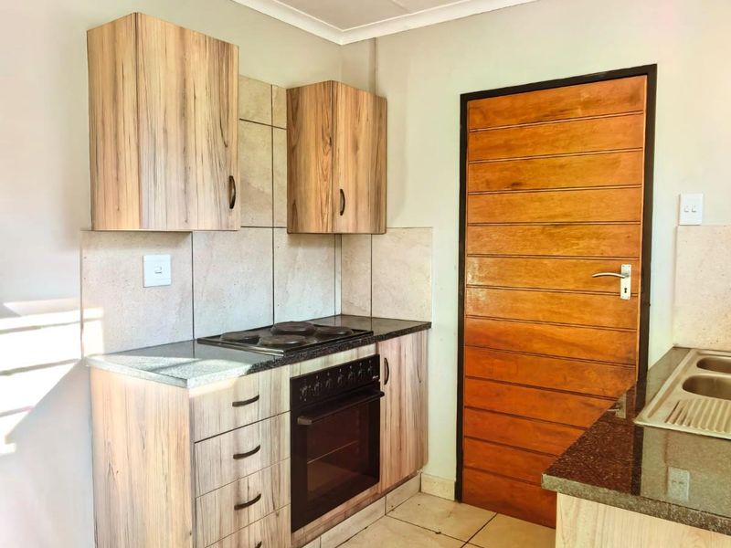 Urgent Sale: Perfect 3-Bedroom Starter Family Home in Leopards Rest Security Estate - Photo 10