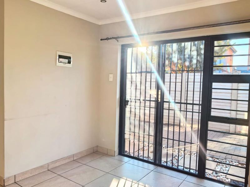 Urgent Sale: Perfect 3-Bedroom Starter Family Home in Leopards Rest Security Estate - Photo 8